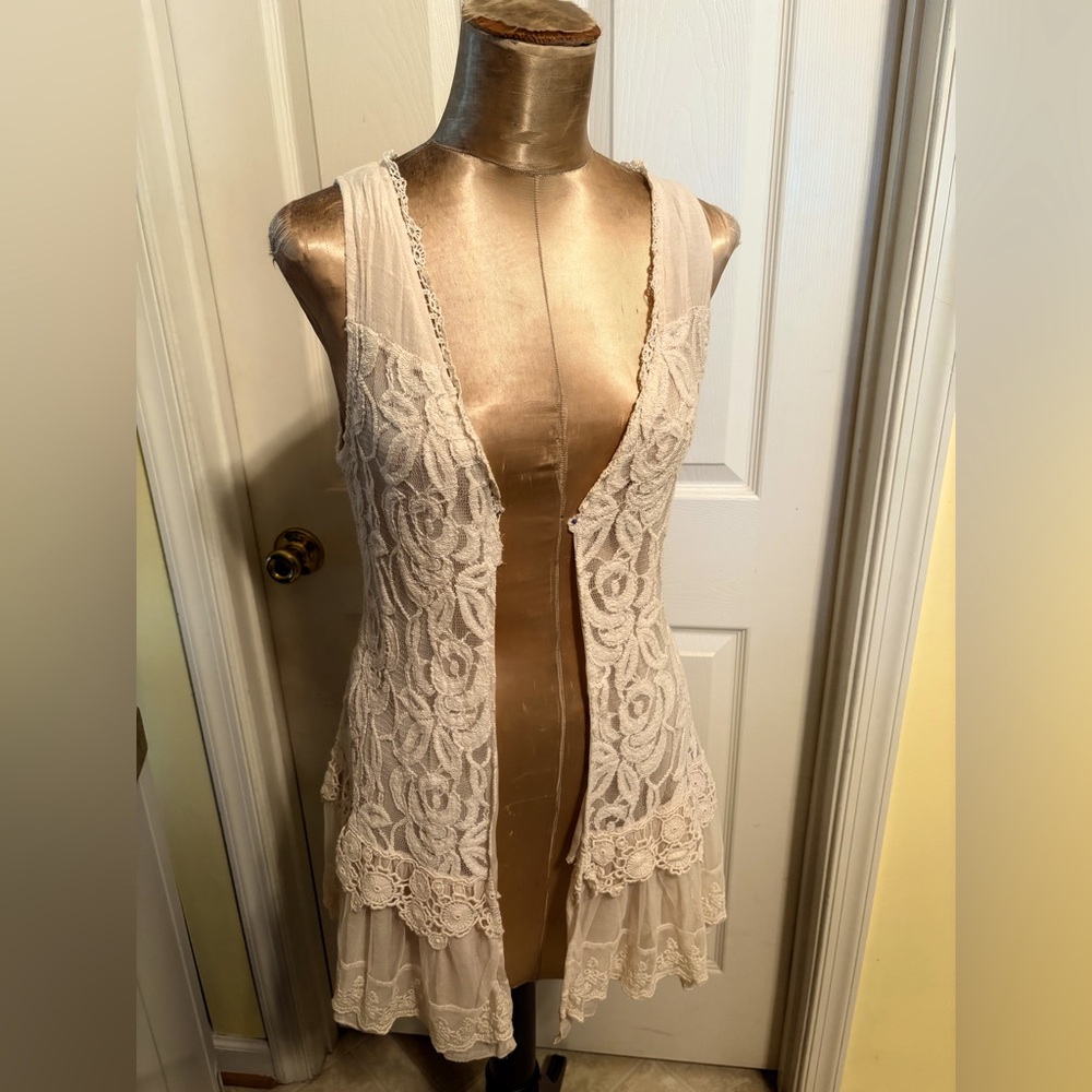 BLU PEPPER BOHO SHABBY CHIC FLORAL LACE AND EMBROIDERED VEST